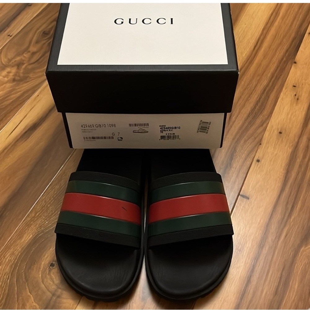 Gucci Black and Red Slip-On Loafers with Bold Stripes - Picture 9 of 14